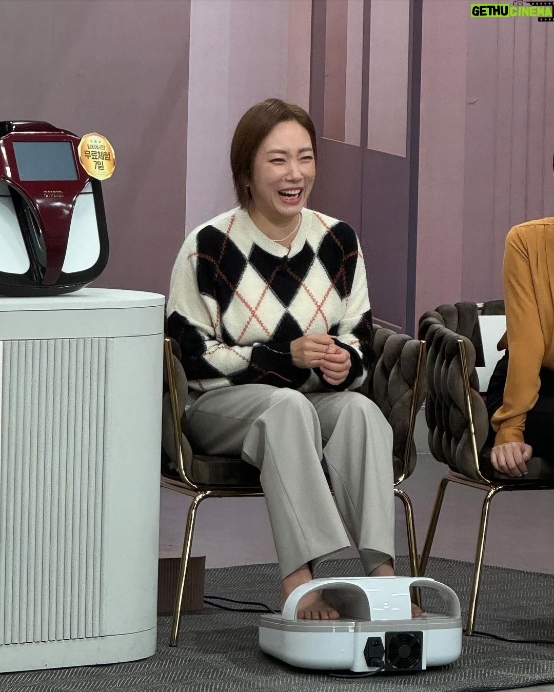 Jung Kyoung-mi Instagram - π₯μΈ ν λ΄ κ°±λ―Έμ ν루π₯ μμ¦ μ°Έ κ°μ¬ν ν루ν루μ
λλ€:) μ€λμ! β
μ€μ 7μ 25λΆ NSνμΌν β
μ€μ 11μ λ€μ΄λ²μΌνλΌμ΄λΈ β
μ€ν 4μ SKμ€ν μ κ·Έλ¦¬κ³ μ€κ°μ!! νλ§€μ μ κ²½λ―Έ μμ νΌν
!! μ κ° μ§μ§ μ’μνλ λμ μ΅μ΄μ΄μπ ν¬ν¬μ
λ μ΅ @_vintagekk μλ©°μΉ μλ²½λΆν° κ³ μν΄μ€ μ°λ¦¬ λ§€λμ .. μ€κ°μ€κ° μμ£Όμ μ°λ¦¬ λνλ κ³ μνμ
¨μ΄μ:) λΆλ¬μ£Όμ λΈλλλ κ°μ¬ν΄μβ€οΈππ§‘ λ°©νμΈ μμ΄ λ λ΄μ£Όμ μ°λ¦¬ μλ γ
γ
λ―Έμνκ³ κ³ λ§κ³ κ·Έλ μ΅λλ€π₯Ήπ₯Ή μ λβ¦. μ€λ ν μ’ λ¨Ήμ΄μΌκ² μ΅λλ€! λ΄μΌμ νλ§€μ μ κ²½λ―Έ 촬μ κ°μ§μ γ
γ
κ°μ¬ν¨μΌλ‘ μ λκ² λ¬λ €λ΄
λλΉπππ
