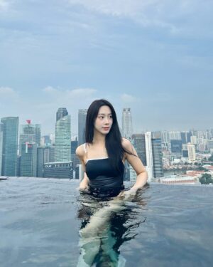 Jung Yu-ji Instagram - 🩷🖤