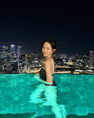 Jung Yu-ji Instagram - 🩷🖤