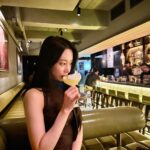 Jung Yu-ji Instagram – 홍콩의 밤🌙✨
맛있는거 먹구 야경도 보고
칵테일도 마시구 꽉꽉 채워 보냈던 저녁
아 행복해☺️