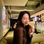 Jung Yu-ji Instagram – 홍콩의 밤🌙✨
맛있는거 먹구 야경도 보고
칵테일도 마시구 꽉꽉 채워 보냈던 저녁
아 행복해☺️