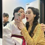 Jung Yu-ji Instagram - 이제 두번 남은 시스터2 처음엔 벌칙 같던 가발과 의상도 이젠 예뻐 보이네😆 이 사람들과 공연 할때가 제일 행복한 요즘🥹 총 열번도 안 남았는데 아쉬워서 어쩌지... 시스터즈는 진짜 사랑이야..!!❤ #시스터즈사랑해❤️ #뮤지컬시스터즈