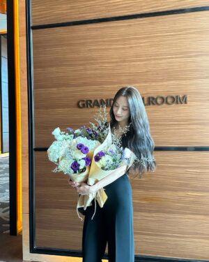 Jung Yu-ji Instagram - 💜💜