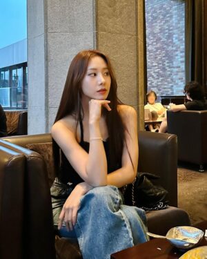 Jung Yu-ji Instagram - 망빙💛🫶🏼