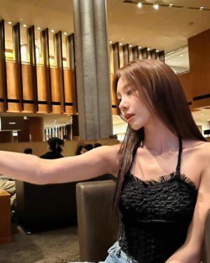 Jung Yu-ji Instagram - 망빙💛🫶🏼