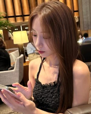 Jung Yu-ji Instagram - 망빙💛🫶🏼