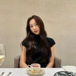 Jung Yu-ji Instagram - 🖤🫶🏼