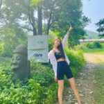 Jung Yu-ji Instagram - 뙤약볕에 시커먼스가 되어도 더위에 헤롱헤롱 거려도 행복했다🥰 함께 해준 내 천사들 넘 고맙습니다🤍 여기 아크 보호소에 있는 아이들 모두 입양해줄 가족을 찾고 있습니다! 중 대형견 정도 되는 아이들이고 착하고 애교 많고 성격 좋은 아이들도 많고 소심하고 사람을 아직도 무서워 하는 친구들도 꽤 있습니다. 그래도 대부분 조금 같이 있다 보면 마음을 열어요☺️ 관심 있으신 분들 입양문의와 봉사문의는 @ark_animalrightskorea 이곳으로 하시면 됩니다❤️ 아크 보호소 ARK