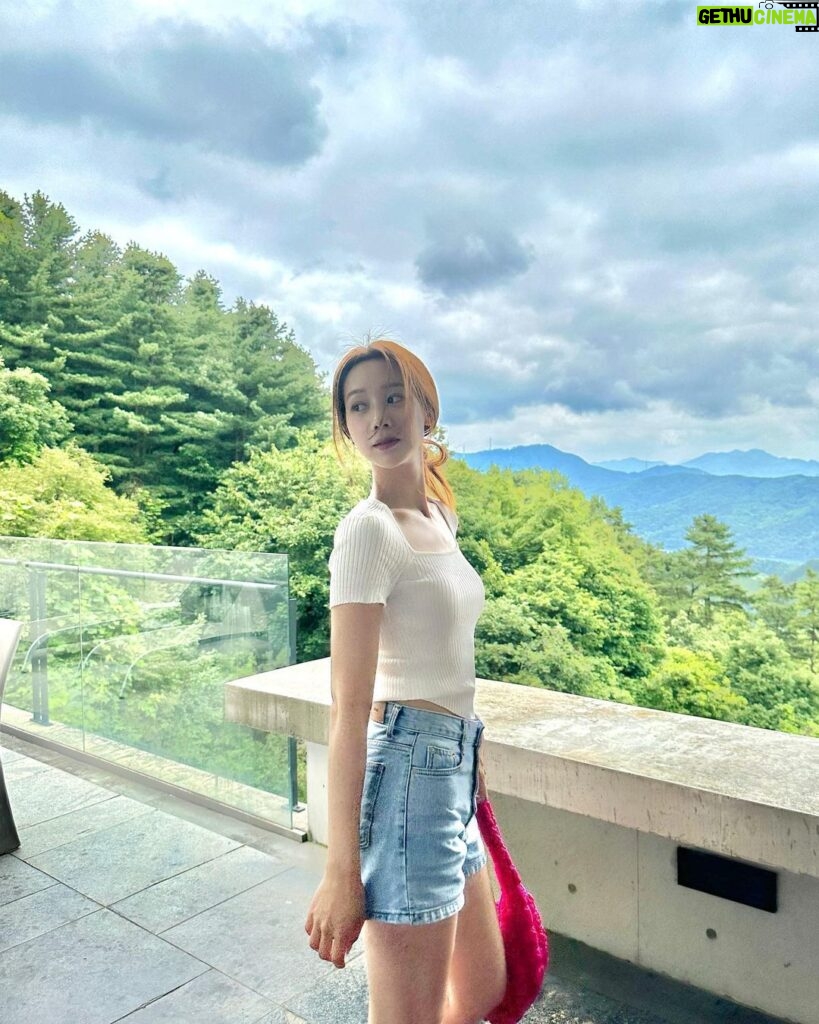 Jung Yu-ji Instagram - ☁️☀️