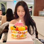 Jung Yu-ji Instagram - 너무 행복했던 생일 주간🎂🎉 해가 갈 수록 더욱 더 행복해지는 생일🖤 챙겨주시고 축하해 주신 모든 분들 진심으로 감사합니다🩷🩵 덕분에 정말 정말 행복했어요!🥹 올해도 열심히 일하며 열심히 모두에게 보답할게요! 사랑합니다🫶🏼 아 진짜 태어나길 잘했다!!!😆