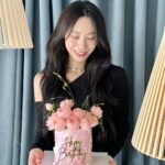 Jung Yu-ji Instagram - 너무 행복했던 생일 주간🎂🎉 해가 갈 수록 더욱 더 행복해지는 생일🖤 챙겨주시고 축하해 주신 모든 분들 진심으로 감사합니다🩷🩵 덕분에 정말 정말 행복했어요!🥹 올해도 열심히 일하며 열심히 모두에게 보답할게요! 사랑합니다🫶🏼 아 진짜 태어나길 잘했다!!!😆