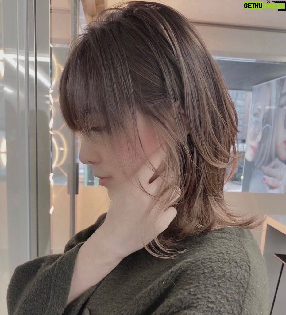 Jurina Matsui Instagram - 新しい髪色🥰✨ グラデーションにミルクグレーのイヤリングカラーを入れました🧋💕 #haircolor #hairstyle #ヘアカラー #ヘアスタイル #グラデーションカラー #イヤリングカラー