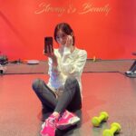 Jurina Matsui Instagram - 2022年に向けて去年からトレーニングをしてたのです🥰 明日の衣装お楽しみに〜💋💕 @studiowin @hitomiwin @bbj.aesthetic.nagoya #トレーニング #パーソナルトレーニング #女性らしい身体作り #身体作り #運動 #training #bodymake #bodyaesthetic #2022 #nike #shoes