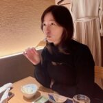 Jurina Matsui Instagram - 寝起きで串揚げを食べるわたし👶🏻❤️ 画像と関係ないのですが…笑 2/26、3/12のお誕生日前後に東京と名古屋で初のファンミーティングを開催します🎂✨ 毎回違う内容のステージもあります🎵 JFam☆Tシャツを着てお揃い2ショットを撮りましょう🥰 ファンクラブに加入して早めにチケットをゲットしてくださいね❤️ 詳しくはこちらをチェック👇 https://fanicon.net/fancommunities/3750 #寝起き #赤ちゃん みたい笑 #👶🏻 #チーズ #伸びてる #串揚げ #大好き #松井珠理奈 #初めての #ファンミーティング #25歳 #バースデー #birthday #みんな #来てね #名古屋 #東京