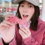 Jurina Matsui Instagram - Merry Christmas🎄💝 #彼女とクリスマスデートなうに使っていいよ 😋笑っ お洋服と同じ色のアイスを選んだの〜🍨💕 #クリスマス #クリスマスプレゼント #素敵なお知らせ #あるかも #アイス #あーん #31アイスクリーム #シナモン #かわいい #彼女とデートなうに使っていいよ #デート #メリクリ #christmas #date #love #icecream #🎄 #🎅 #🍨 #☃️ #❄️