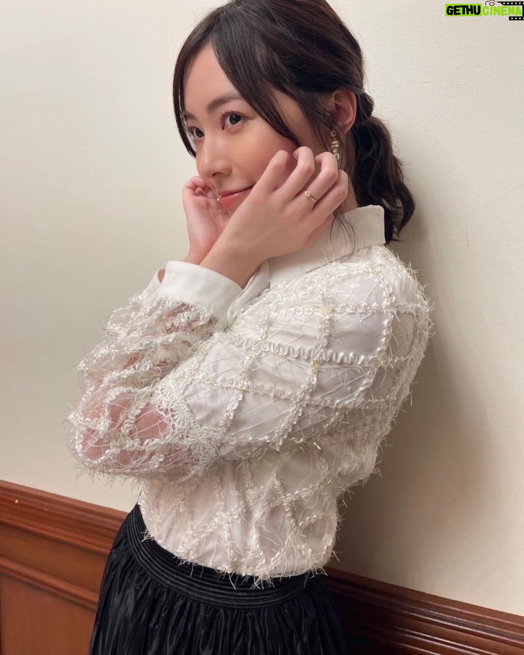 Jurina Matsui Instagram - ホワイト珠理奈👼?ダーク珠理奈😈? あなたはどっち?笑💕 Which do you like?💋 #最近の衣装 #ootd #dressy #dress #shirt #skirt #white #black #gray #accessory #earring #ring #necklace #LANVINenBleu #ランバンオンブルー #ダイアナ #diana #👠 #👗 #👼 #😈 #素敵なクリスマスを #🎄 #🎅