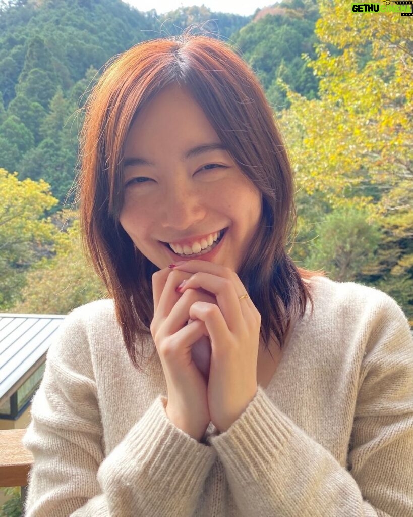 Jurina Matsui Instagram - フォルダ整理してたら2年前くらいの 自然な笑顔見つけた☺️ メイクしてないのかな？薄いね笑💦 #みんなどんな写真が好き ？ #笑顔がメイク #自然 #緑 #smile