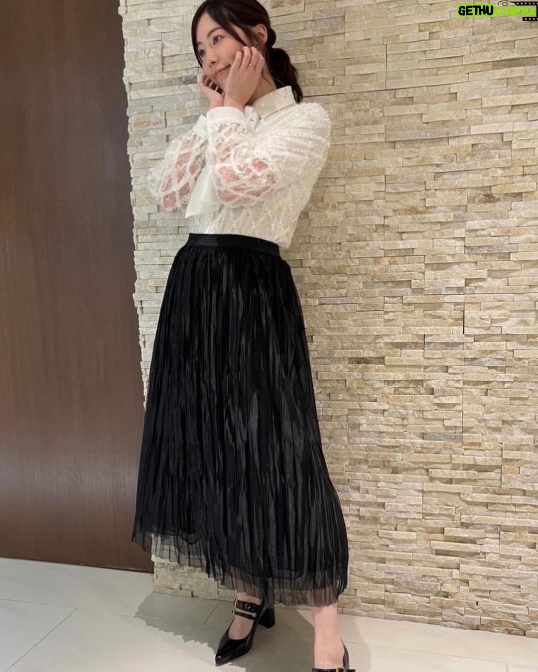 Jurina Matsui Instagram - ホワイト珠理奈👼?ダーク珠理奈😈? あなたはどっち?笑💕 Which do you like?💋 #最近の衣装 #ootd #dressy #dress #shirt #skirt #white #black #gray #accessory #earring #ring #necklace #LANVINenBleu #ランバンオンブルー #ダイアナ #diana #👠 #👗 #👼 #😈 #素敵なクリスマスを #🎄 #🎅