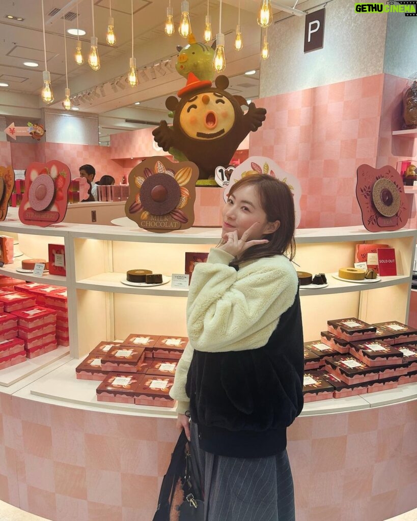 Jurina Matsui Instagram - アムールデゥショコラ2024 初日🍫❤️ 気になるチョコレートがいっぱい🫶🏻🫶🏻🫶🏻 I bought some chocolates💝 Many stores gather once a year in Nagoya‼️ #アムールデュショコラ #名古屋 #チョコレート #チョコ #バレンタインチョコ #バレンタイン #chocolate #sweets #valentine #お菓子 #🍫