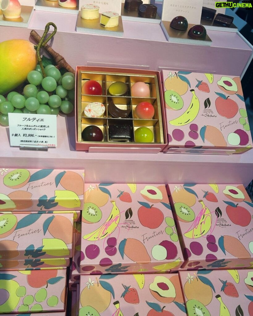 Jurina Matsui Instagram - アムールデゥショコラ2024 初日🍫❤️ 気になるチョコレートがいっぱい🫶🏻🫶🏻🫶🏻 I bought some chocolates💝 Many stores gather once a year in Nagoya‼️ #アムールデュショコラ #名古屋 #チョコレート #チョコ #バレンタインチョコ #バレンタイン #chocolate #sweets #valentine #お菓子 #🍫