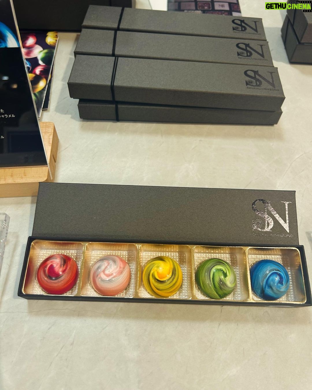 Jurina Matsui Instagram - アムールデゥショコラ2024 初日🍫❤️ 気になるチョコレートがいっぱい🫶🏻🫶🏻🫶🏻 I bought some chocolates💝 Many stores gather once a year in Nagoya‼️ #アムールデュショコラ #名古屋 #チョコレート #チョコ #バレンタインチョコ #バレンタイン #chocolate #sweets #valentine #お菓子 #🍫