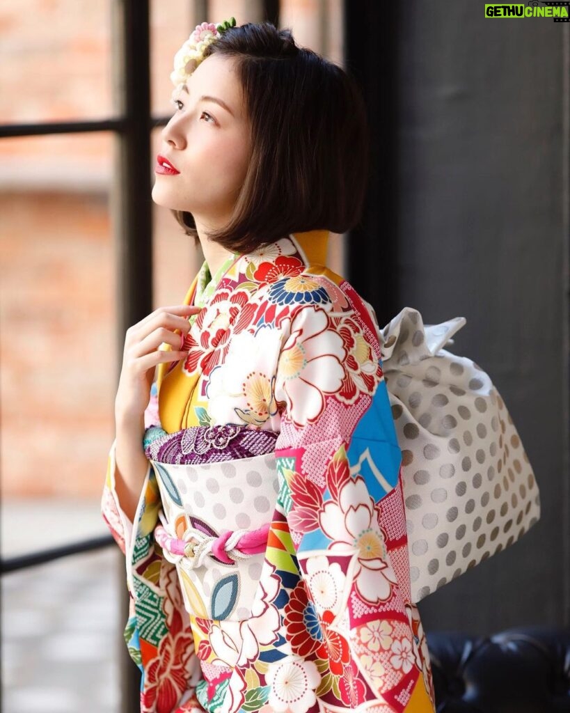 Jurina Matsui Instagram - 新成人の皆様おめでとうございます👘❤️ 毎年プロデュース振袖を着ましたっていう声を聞くのがとっても嬉しいです☺️✨ 二十歳になってからの一年は本当にあっという間に感じるので、一日一日大切に生きてほしいです🥺❤️ 新成人の皆様が健康で楽しい日々を過ごせますように🙏✨ #振袖 #着物 #和服 #成人式 #成人式ヘア #成人の日 #japanese #japanesegirl #大人 #二十歳