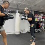Justin Cheung Instagram - 有啲啲進步，下盤蹬腳逐漸有自然反應，開心仔。 Thx coach @jason_583 sponsored by @wdt_fightgear #一個動作重複練習就會變成習慣 #堅持 #遲到好過冇到 WhiteDragon Club