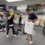 Justin Cheung Instagram - 要開始習慣用下盤盤骨位發力，腳掌轉動亦要適應，盡力掃。 辛苦晒coach @jason_583 硬接咗咁多腳，但補充返開聲聽條片效果更佳😂 Sponsored by @wdt_fightgear WhiteDragon Club