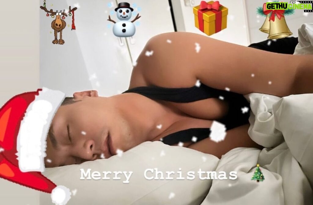 Justin Cheung Instagram - 趁住聖誕佳節，送份聖誕禮物俾大家，普天同慶🥰 #齋睇有E #長輩圖式設計丁圖精選 #已問準可以出圖