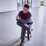 Justin Cheung Instagram - 一張凳，一個空間。 #思路 #控制 #鍛鍊 Kuala Lumpur, Malaysia