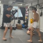 Justin Cheung Instagram - Happy birthday to 細孖 @uncle___p 🎂，最緊要身體健康，咁先可以攞多啲冠軍腰帶吖嘛。 Thx @jason_583 @wdt_fightgear #我會再俾多啲重拳你當生日禮物 #你職業拳手抗打係必須要架 #腳都仲係未好返但係拳都可以sparring 架 WhiteDragon Club