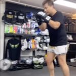 Justin Cheung Instagram - 經過連續五日操練，左肩胛同右腳已經發出聲音，終於可以休息兩日。 練得咁辛苦為乜？我自己知。 Thx coach @jason_583 , @uncle___p @wdt_fightgear #終於練到不舉了 #我指左肩胛 #手不能太高亦不能太低 WhiteDragon Club