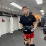 Justin Cheung Instagram - 「矛」，係一種勇氣，亦係一種方法。 @uncle___p @jason_583 @wdt_fightgear #又被細孖打到hihi #我被欺凌的日常 #增加坦之屬性 WhiteDragon Club