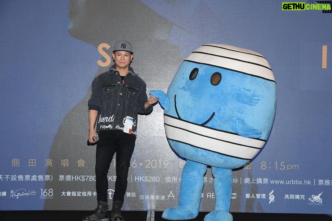 Justin Lo - 1.7K Likes - 鍾意咗你幾十年,估唔到今日可以見到你!Mr. Bump,你嘅出現,令《My Beautiful Curse演唱會2019》更有意思!6月14及15日,約定大家紅館見!提提大家,3月19日上午10點公開售票喇!
#JustinLo #側田
#MyBeautifulCurse
#側田演唱會2019
#6月14至15日
#ITHK
#MrBump