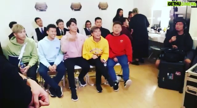 Justin Lo Instagram - 💪🏼 #全民造星 #viutv 星期一至五晚上21:45-22:30播出
