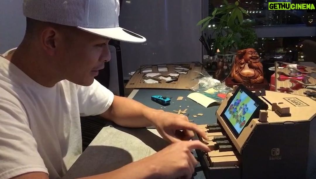 Justin Lo Instagram - 新歌半杯入魂預告。 #幾好玩 #下星期一記得留意我新歌啦!