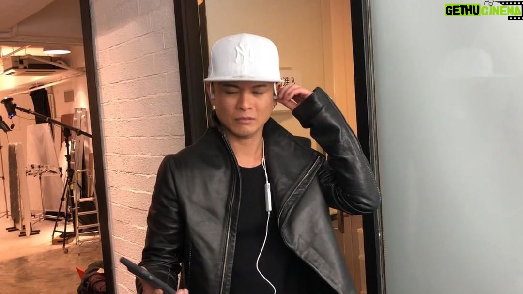 Justin Lo Instagram - #Sennheiser #AmbeoSmartHeadset #依家拍片都可以錄到3D聲 #返咗去現場一樣 #首創世界第一支 #自錄3D聲耳機 #嘩 #勁 #thankyou 🎧 @sennheiser