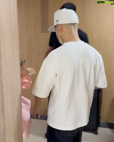 Justin Lo - 2.1K Likes -