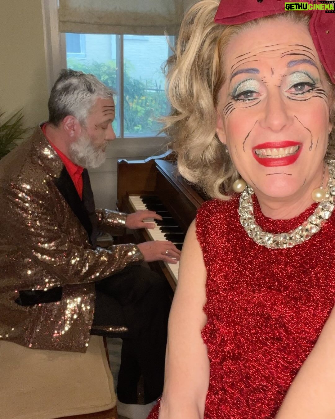 Justin Vivian Bond Instagram - CHICAGO!!! Kiki & Herb will be there in ONE WEEK! See you at the @parkwestchicago! Tix link in profile ππΈπ #kikiandherb #christmas #happyholidaze #ohcomeletusadorethem #babyjesus #taylorswift #christmasmagic #booziechantoozie #spiritsoftheseason #rainbowconnection #cabaret #hasbeens