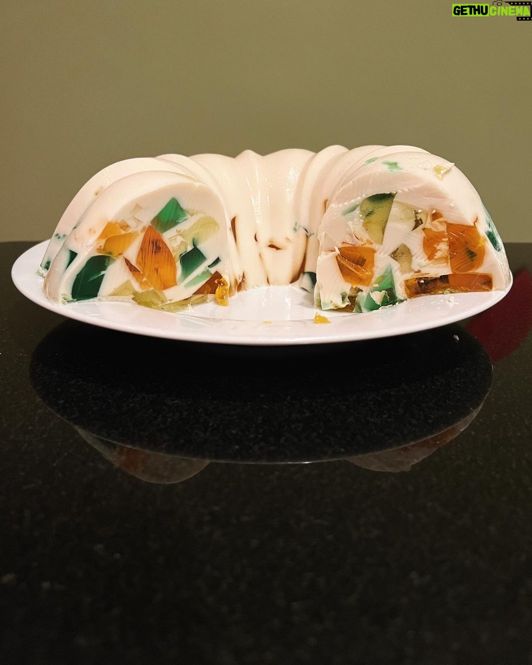Justin Vivian Bond Instagram - Yum, Jello Mold. Thank you @caseyelsass!