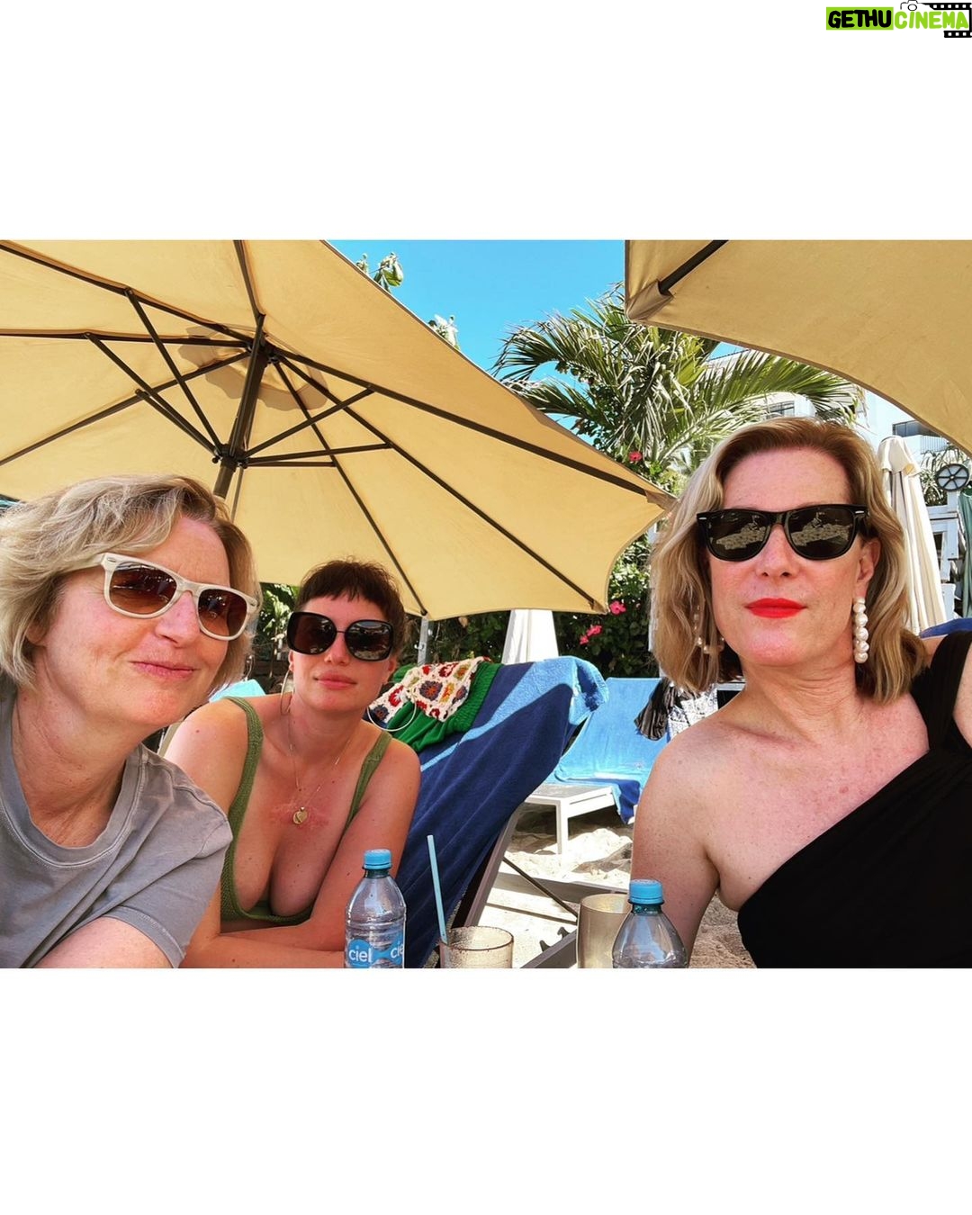 Justin Vivian Bond Instagram - 2023: A Major Year Wrote SEVEN new Shows: A Julie Valentine/London Calling (February, March) JVB’s Birthday Bouquet (May) What Have You Done For Me Legislately? (June) Manchester Festival: One Night in Trans Vegas (July) Sex With Strangers (November) Oh Come Let Us Adore Them (December) Icing (December) Toured: OAOA: Spoleto Festival (June), Dublin Fringe (September) Kiki & Herb: DC, NYC, Chicago, Dallas, Austin, San Francisco, LA (December) Sang at Carnegie Hall: Music & Revolution: Greenwich Village in the 60s, Zankel Hall (November) Traveled Internationally: Puerto Vallarta (January) London (March, May, September) Paris (March) Dublin (September) Lisbon (September) Deaths: Mom (January) Aunt Sandra (February) Ian Falconer (March) Heklina (April) Jon Bush (July) Nancy Brooks Brody (December) Physically: Turned 60 (May) Broken Foot (September) Covid (September) Visual Art: Group Show “Between Us” at @alexandergrayassociates (September) Favorite Art Exhibitions and Shows: Aknahtan, ENO (March) Fierce Pussy Palais fe Tokyo (march) @JerryStafford Rara Arvis, White Cube Paris (March) @bobbijenesmith, Palais Garnier (March) Champion, Metropolitan Opera (April) @jonathan.anderson On Foot, Otter Waterman, London (September) @LindaEvangelista, Cadogan Hall, London (September) Best Meal: 60th Birthday Dinner prepared by @hamilton_gabrielle and @ashmerriman at Prune (May) Gratitude: That I was able to care for my dying mother and be with her when she slipped back into the great unknown, and for the profound grace we were blessed with during her illness and death For my sister @mammacbd1 and her family For the wonderful lifelong friends and close extended family members who supported me through that difficult time and who have been there to hold me up when I’ve needed support during this year of hard work and grieving. For my cats For my art, which sustains me For everyone who has come to see me perform this year For hats, gloves, shoes, and LIPSTICK.
