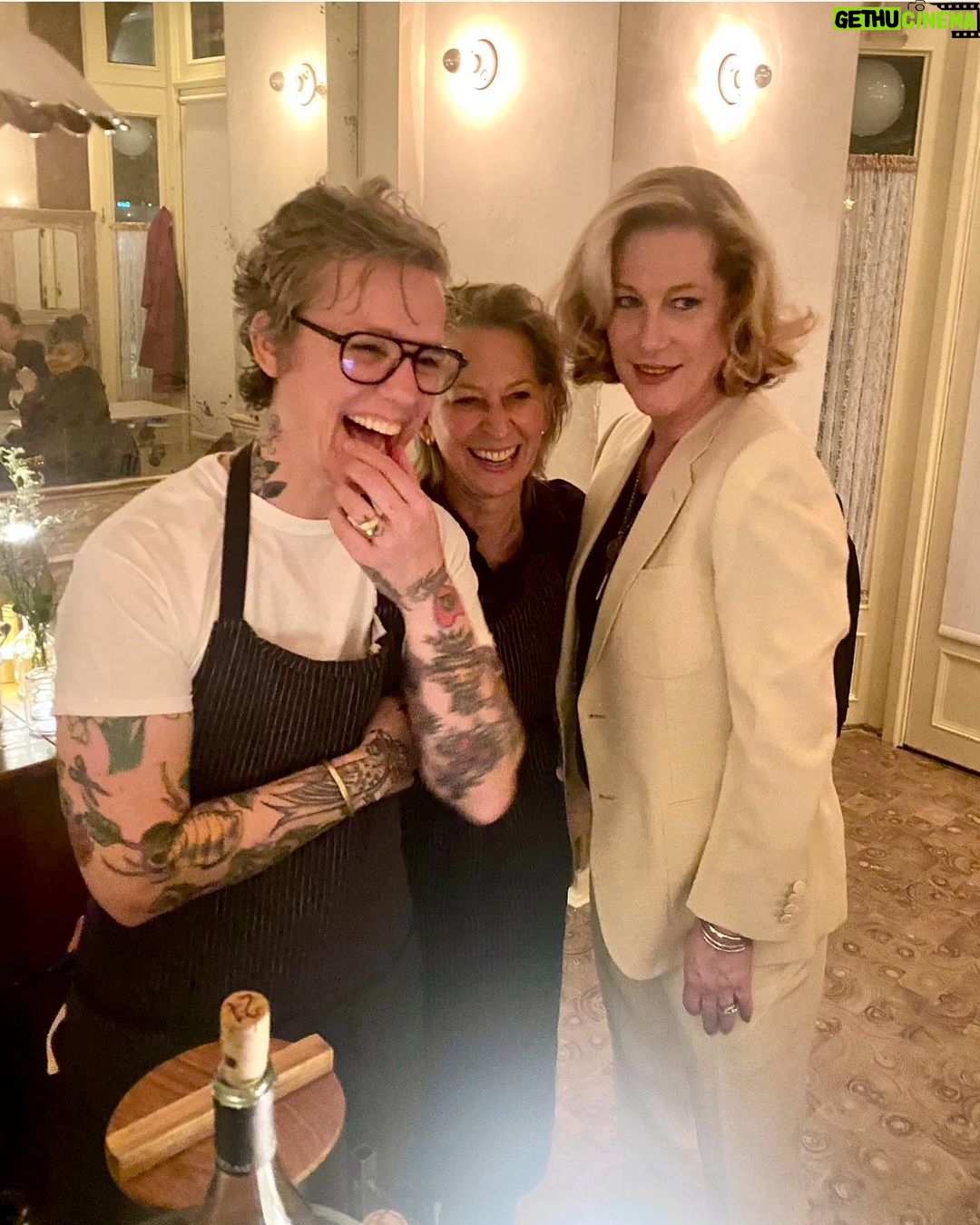 Justin Vivian Bond Instagram - 2023: A Major Year Wrote SEVEN new Shows: A Julie Valentine/London Calling (February, March) JVB’s Birthday Bouquet (May) What Have You Done For Me Legislately? (June) Manchester Festival: One Night in Trans Vegas (July) Sex With Strangers (November) Oh Come Let Us Adore Them (December) Icing (December) Toured: OAOA: Spoleto Festival (June), Dublin Fringe (September) Kiki & Herb: DC, NYC, Chicago, Dallas, Austin, San Francisco, LA (December) Sang at Carnegie Hall: Music & Revolution: Greenwich Village in the 60s, Zankel Hall (November) Traveled Internationally: Puerto Vallarta (January) London (March, May, September) Paris (March) Dublin (September) Lisbon (September) Deaths: Mom (January) Aunt Sandra (February) Ian Falconer (March) Heklina (April) Jon Bush (July) Nancy Brooks Brody (December) Physically: Turned 60 (May) Broken Foot (September) Covid (September) Visual Art: Group Show “Between Us” at @alexandergrayassociates (September) Favorite Art Exhibitions and Shows: Aknahtan, ENO (March) Fierce Pussy Palais fe Tokyo (march) @JerryStafford Rara Arvis, White Cube Paris (March) @bobbijenesmith, Palais Garnier (March) Champion, Metropolitan Opera (April) @jonathan.anderson On Foot, Otter Waterman, London (September) @LindaEvangelista, Cadogan Hall, London (September) Best Meal: 60th Birthday Dinner prepared by @hamilton_gabrielle and @ashmerriman at Prune (May) Gratitude: That I was able to care for my dying mother and be with her when she slipped back into the great unknown, and for the profound grace we were blessed with during her illness and death For my sister @mammacbd1 and her family For the wonderful lifelong friends and close extended family members who supported me through that difficult time and who have been there to hold me up when I’ve needed support during this year of hard work and grieving. For my cats For my art, which sustains me For everyone who has come to see me perform this year For hats, gloves, shoes, and LIPSTICK.