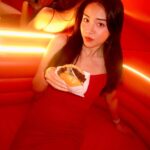 Juthapich Indrajundra Instagram - Have some🍔😉❤️ Quickie - Velaa Langsuan