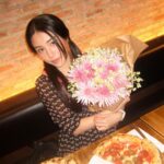 Juthapich Indrajundra Instagram - Pizza🍕, flowers💐, or me👧🏻? Kenny's