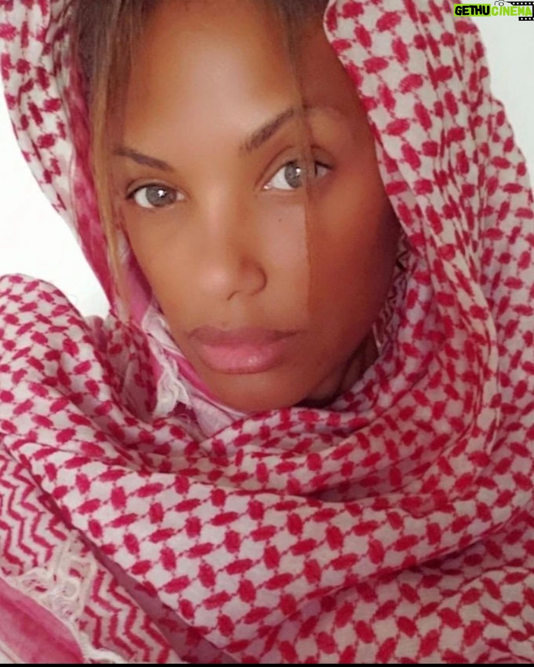 K.D. Aubert Instagram - πPRAYER of PROTECTION ππ½ππ½ππ½ #ramadanmubarak Be open minded on your journey! Thereβs never only been just one way to whatever you consider your higher source! #inshaallah ππ½ #mashallah #MadameAubert