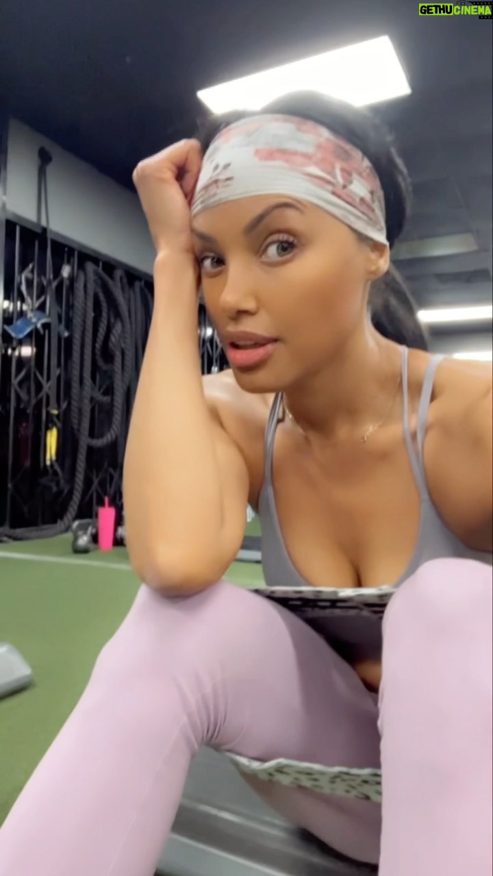 K.D. Aubert Instagram - When in Cali I always try and stop by @platinum.moval Even though Iām always in EXCRUCIATING PAIN the next day! ššš training w/ @making_fit_fun šš½āāļøšŖš½š¦