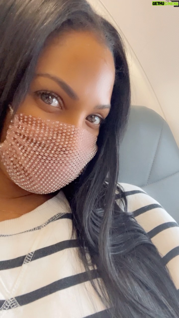 K.D. Aubert Instagram - ✈️Come Get High W/ Me!!!✈️ #VegasBaby 🌈🌧🌦☀️ 1 hr flight