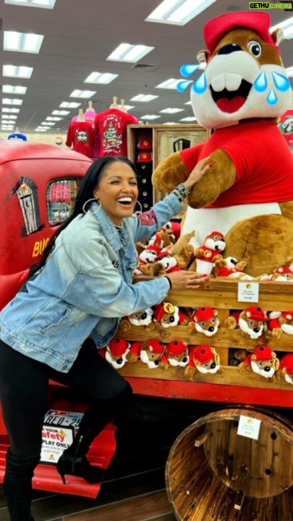 K.D. Aubert Instagram - RULE #1 When in Texas and you see a Buc-ees you MUST STOP and go inside! 🦫😄 @bucees #Dallas #Ennis #Denton #Texas #MadameAubert Buc-ee's