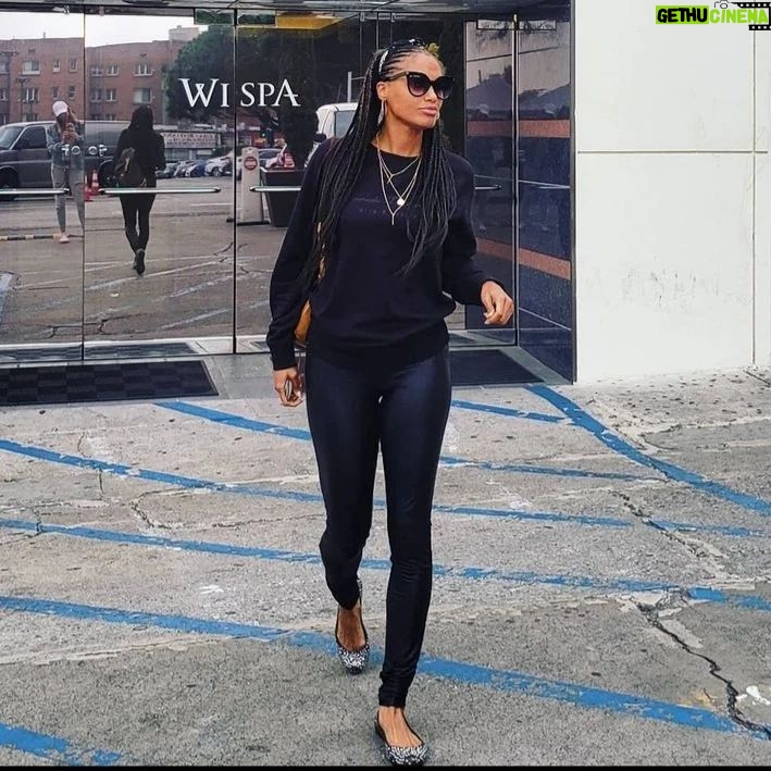K.D. Aubert Instagram - 🥳Gettin ready for my birthday!!!🥳 12/06/22 #MadameAubert ♐♐♐♐ #sagittariusseason