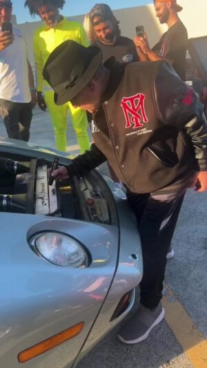 K.D. Aubert Instagram - Happy 40th anniversary of the movie SCARFACE!  @angelsalazarchicho Autographs the same car from the movie SCARFACE